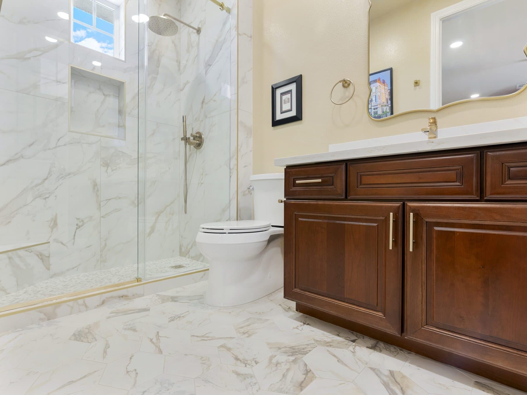 Small bathroom remodel: walk-in shower and vanity